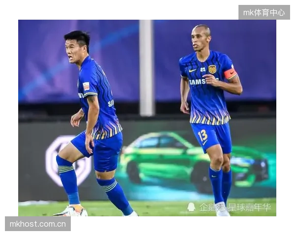 约翰斯顿在右后卫位置的稳定发挥是加拿大防线不可或缺的一环。